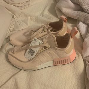 BRAND NEW ADIDAS NMD R1